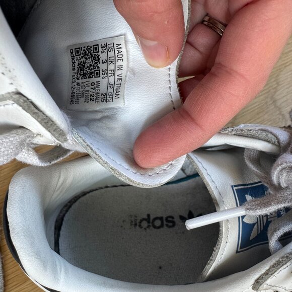 Used Youth Adidas Samba OG Shoe | Size US 3.5 - Picture 4 of 4